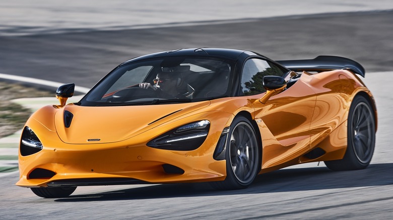 Front 3/4 view of McLaren 750S