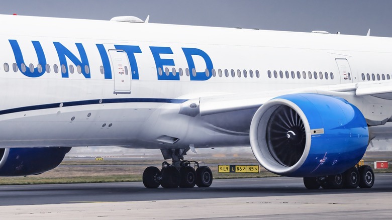 United Boeing 777 engine