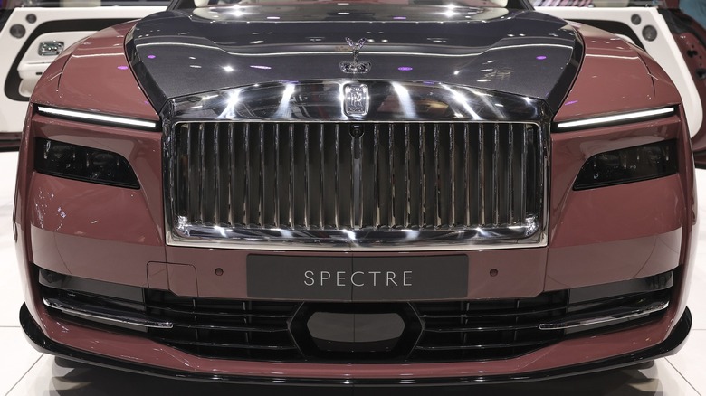 Rolls-Royce Spectre front grille