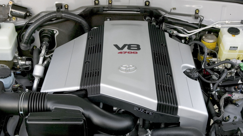 2UZ-FE V8 engine