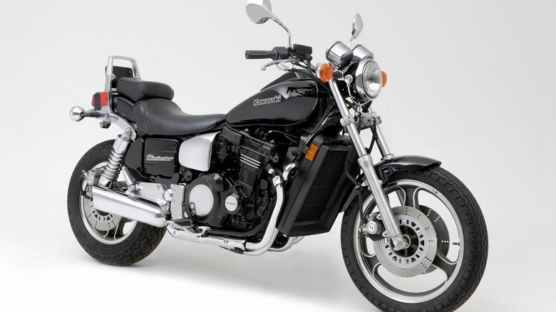 Side view of the Kawasaki Eliminator 900