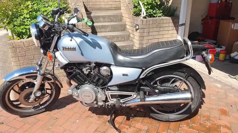 Yamaha XV1000 TR-1 in a driveway