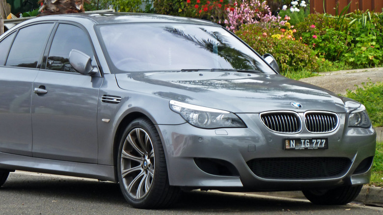 BMW E60 M5 by flowers 