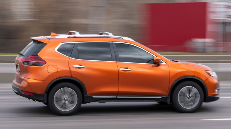 nissan rogue passenger side driving