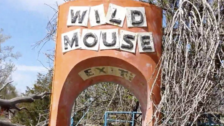 Archway exit for WIld House in Eagle Park abandoned amusement park