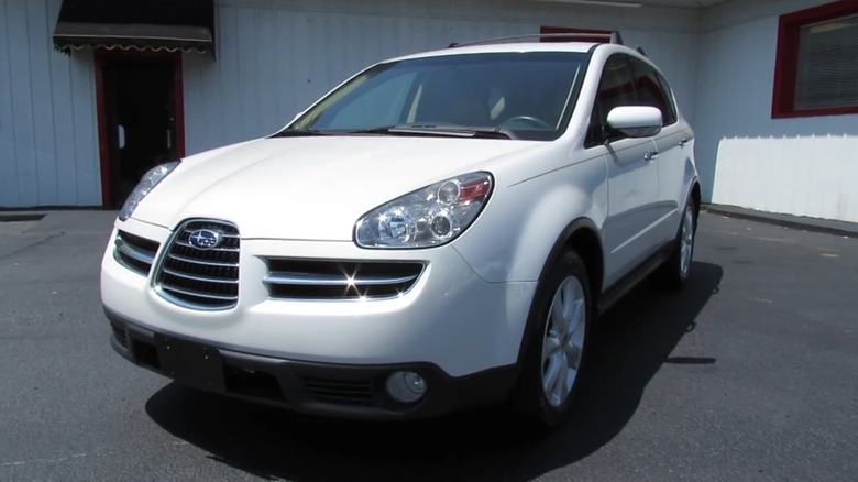 White Subaru Tribeca front grille