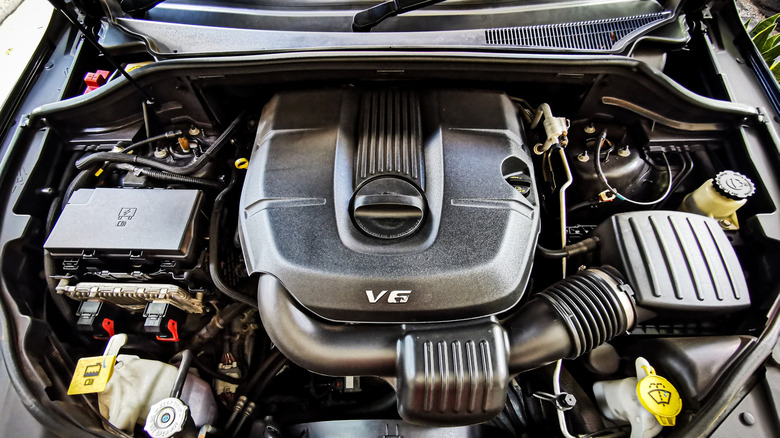 V6 engine under the hood of a Jeep Grand Cherokee