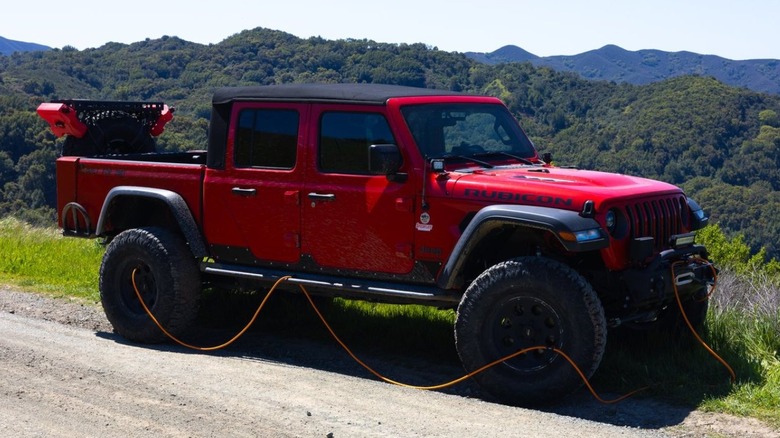 Jeep Rubicon with multi-tire inflator hose attached