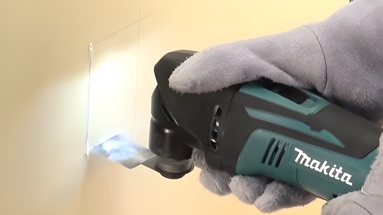 Makita oscillating tool cutting drywall