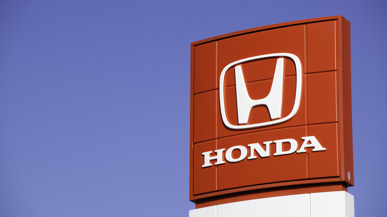 Honda dealership sign