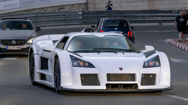 White Gumpert Apollo on the track