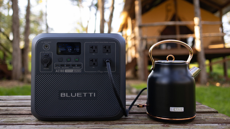 Bluetti AC180 powering electric kettle