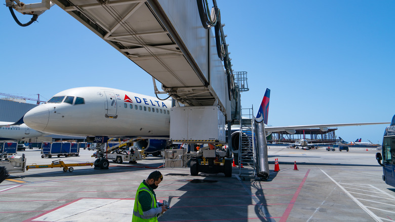 A Delta Airlines Boeing 757 is ready for boarding