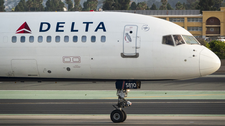 The nose and front body of a Delta Airlines Boeing 757