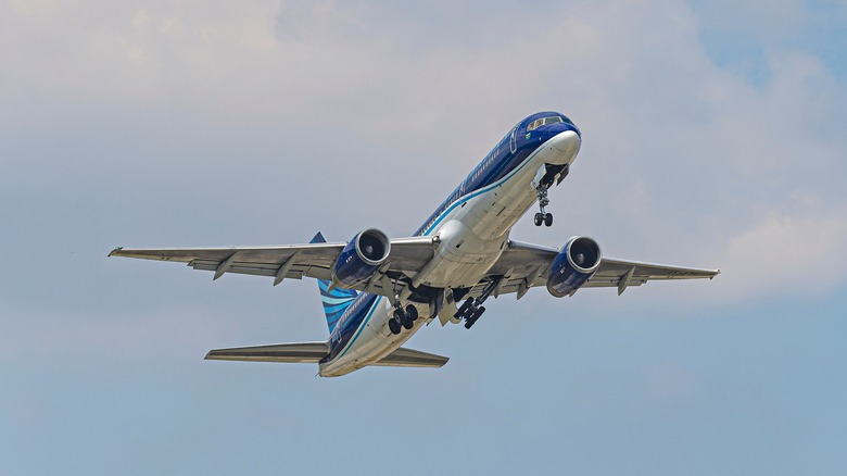 A flying Boeing 757 viewed from underneath