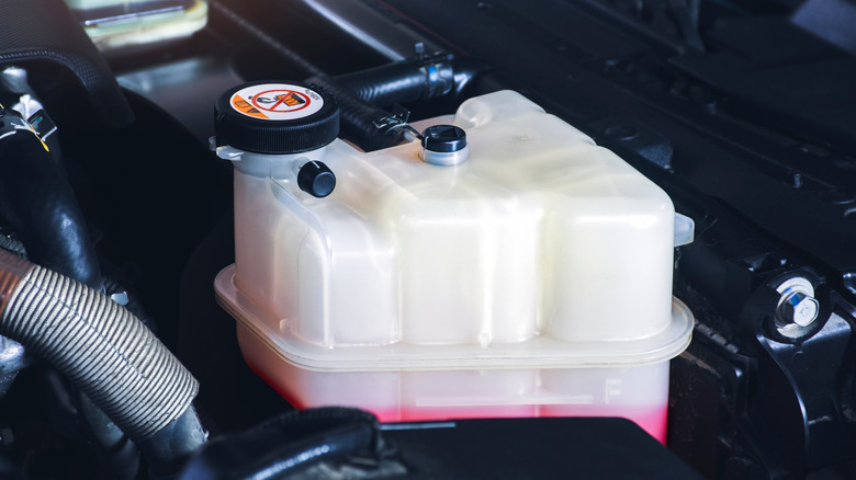 Coolant reservoir tank