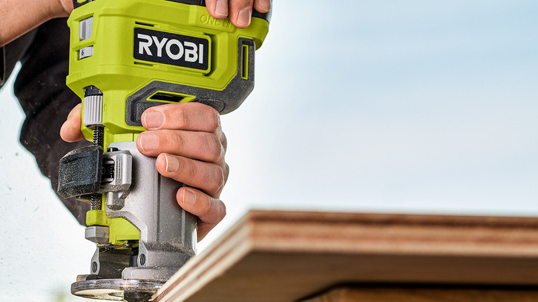 Using Ryobi router to smooth edge of plywood