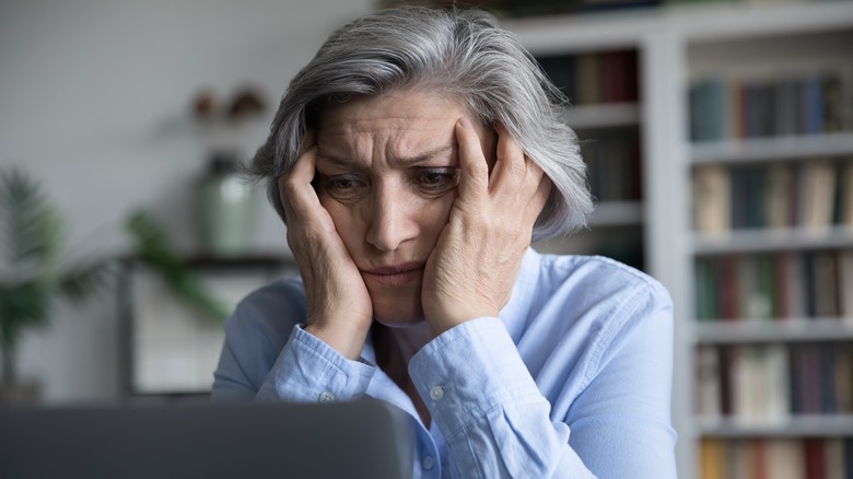 woman frustrated at laptop