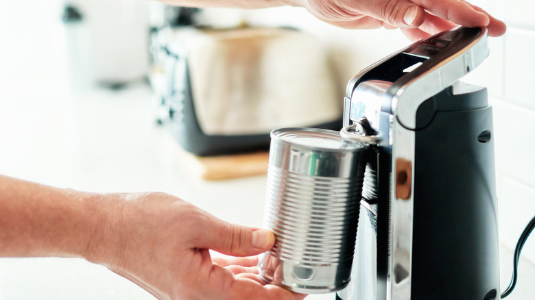 countertop electric can opener in use