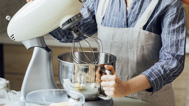 electric mixer used in baking