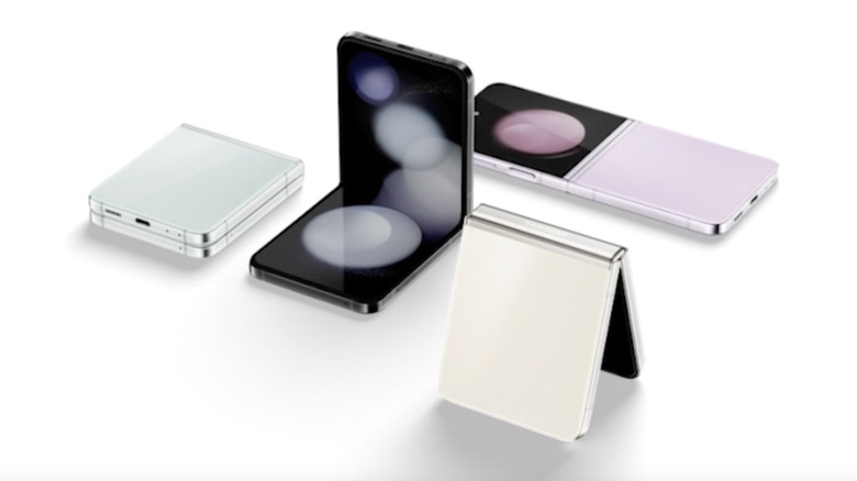 Samsung Galaxy Z Flip 5 in different colors