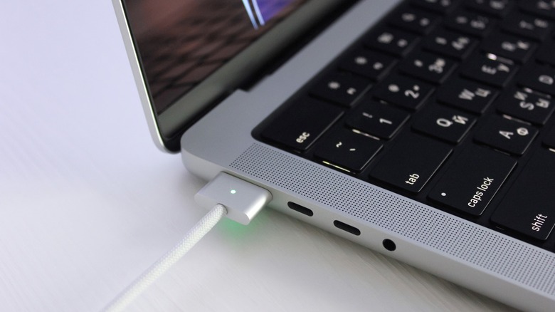 MagSafe charger MacBook Pro