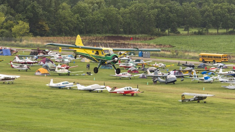 airplanes in Oshkosh