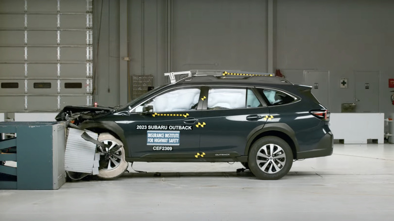 2023 Subaru Outback IIHS crash test