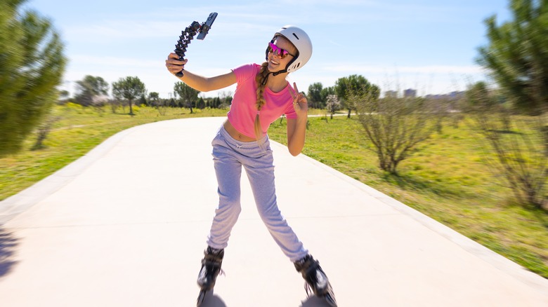 filming with smartphone on rollerblades