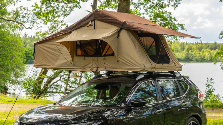 Rooftop tent on SUV