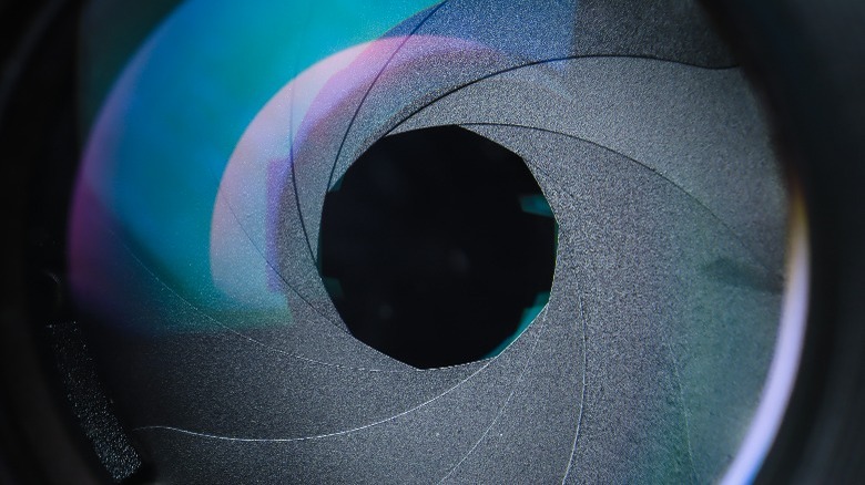 Aperture blades of a camera lens