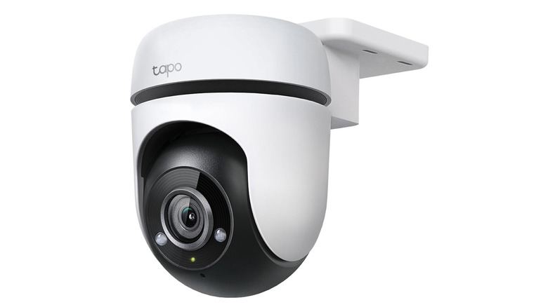 Tapo Outdoor camera on white background