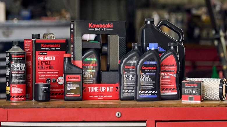 Kawasaki engine oil bottles