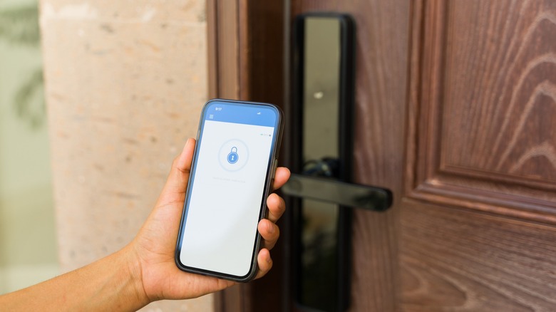 Smart lock and generic smartphone app