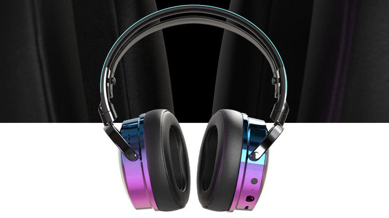 The Ultraviolet Edition of the Audeze Maxwell Wireless headphone.