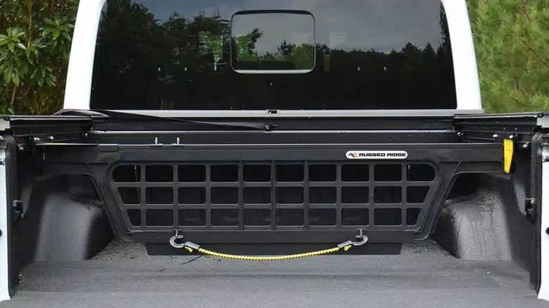 truck bed divider on pickup