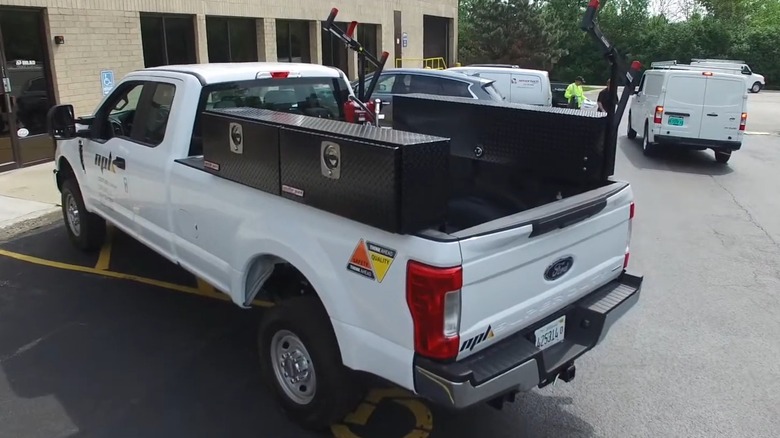 pickup with side-mounted truck toolboxes