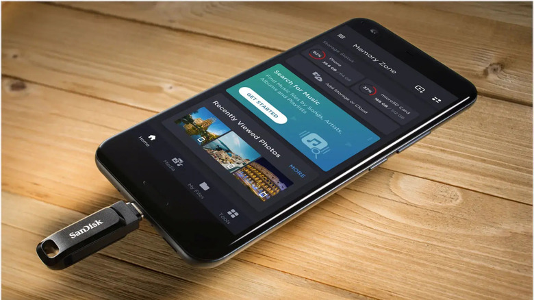 Sandisk Dual Drive Go plugged into smartphone using USB Type-C connector
