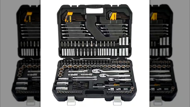 DeWalt mechanics tool set