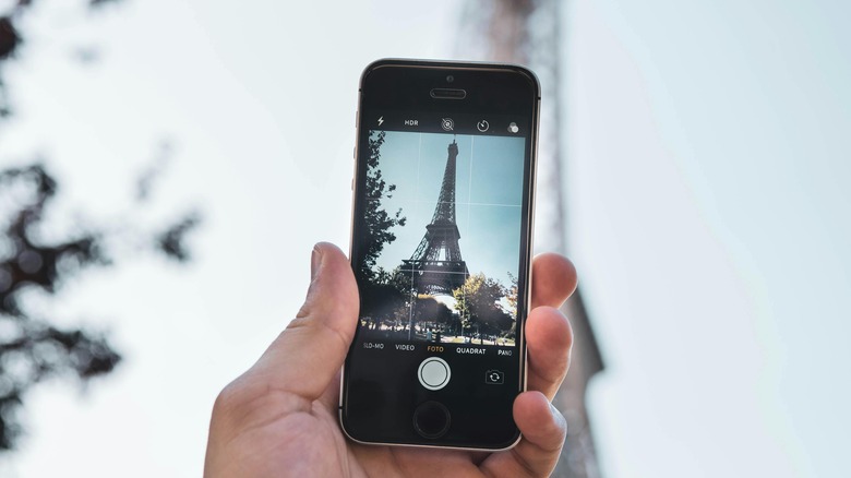 taking photos of Eiffel Tower with iPhone