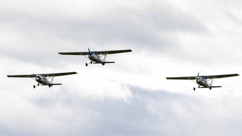 volar aviones escolares