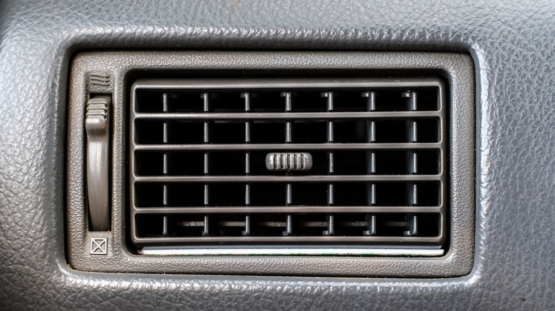 Car air conditioner vent