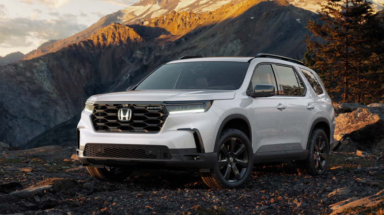 2025 Honda Pilot in the mountains