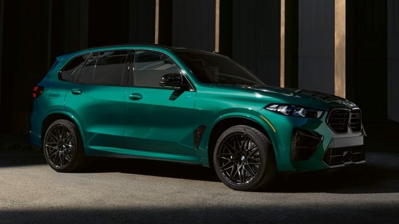 The 2025 BMW X5 M Competition comes equipped with the brand's S68 MHEV V8 engine