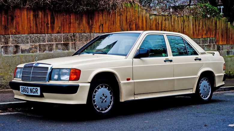 beige Mercedes-Benz 190E