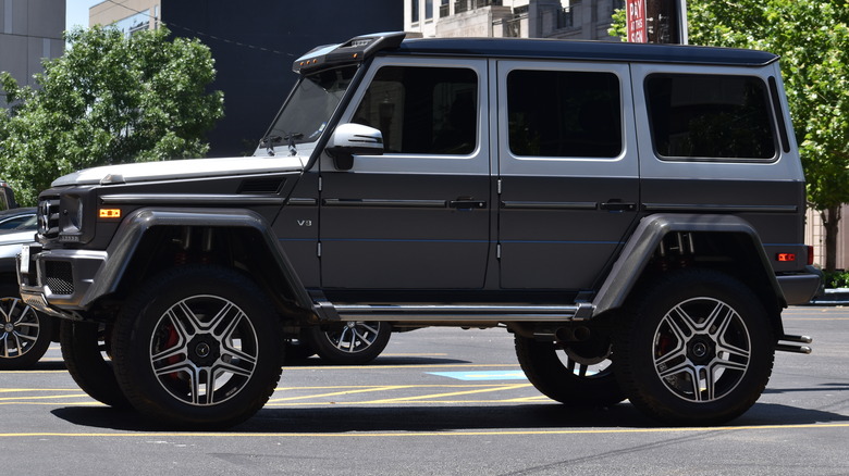 black Mercedes-Benz G-Class