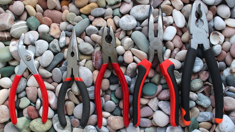 A set of pliers