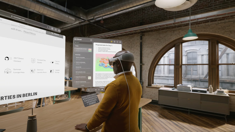 Apple Vision Pro multitasking