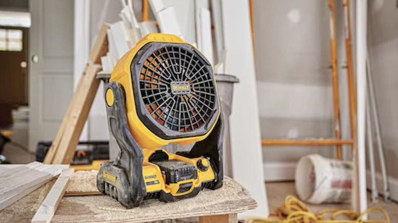 11-inch Corded/Cordless Jobsite Fan