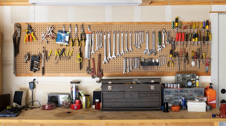 A complete hand tool rack in a home garage